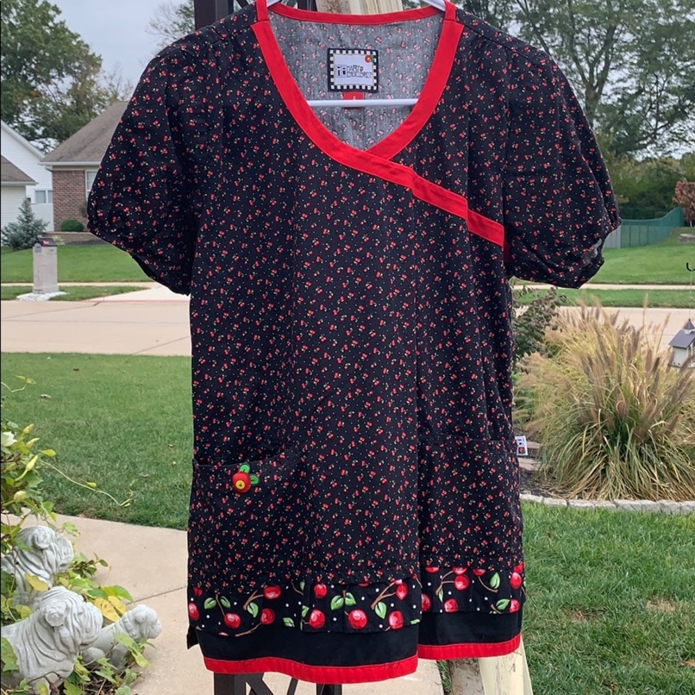 ADORABLE Mary Engelbert scrub top.